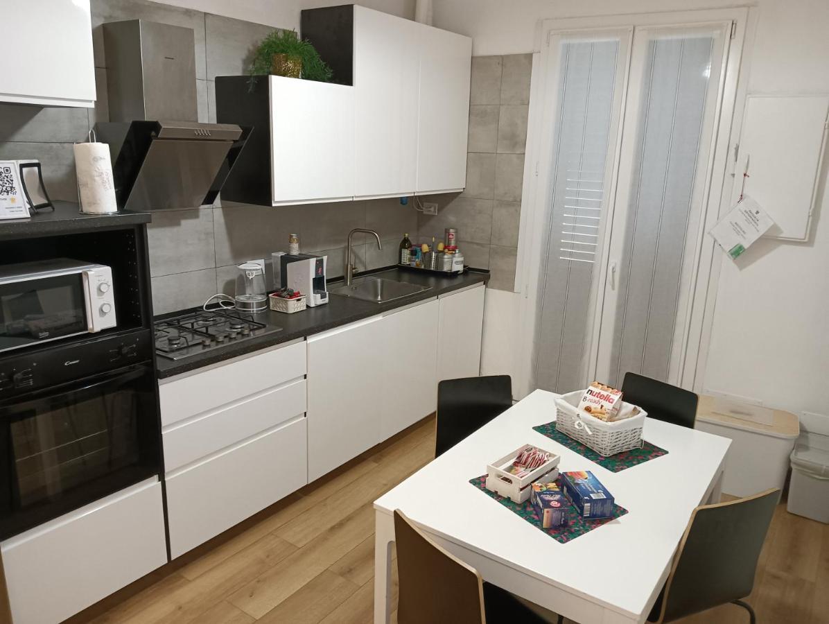 B&B Fiera Station Rooms Bologna Eksteriør billede