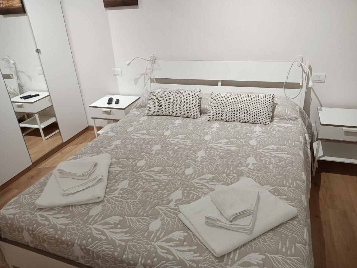 B&B Fiera Station Rooms Bologna Eksteriør billede