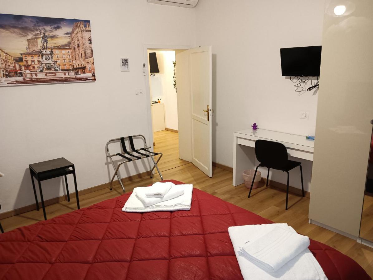 B&B Fiera Station Rooms Bologna Eksteriør billede