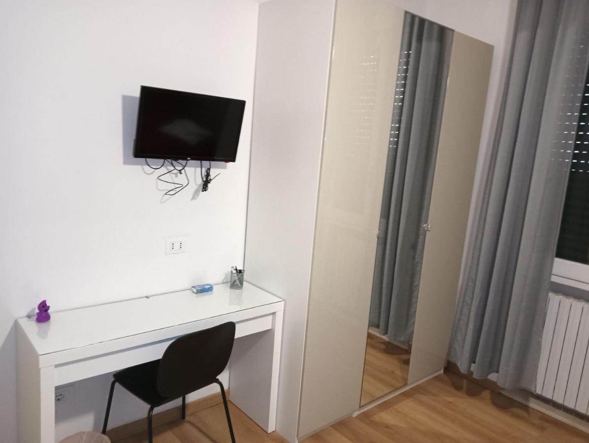 B&B Fiera Station Rooms Bologna Eksteriør billede